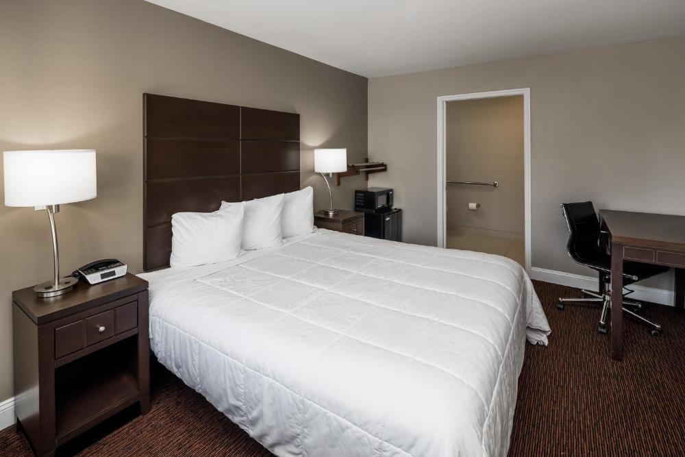 Queen Room - Disability Access/Non-Smoking interior